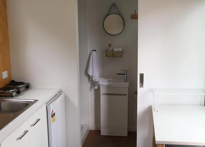 木屋 Oasis, Tiny Home, Mountain Views & Spring Water *