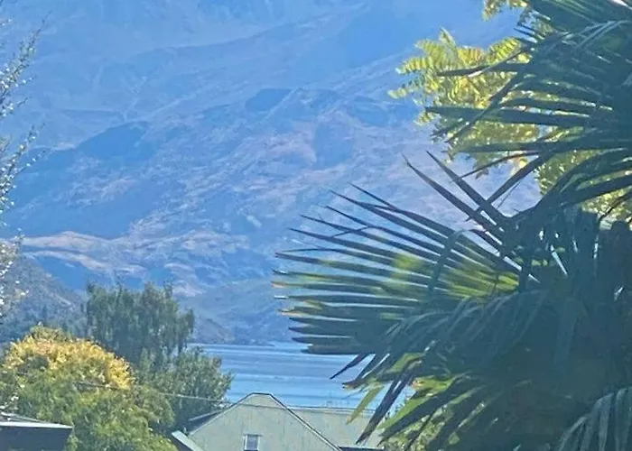 Oasis, Tiny Home, Mountain Views & Spring Water 瓦纳卡