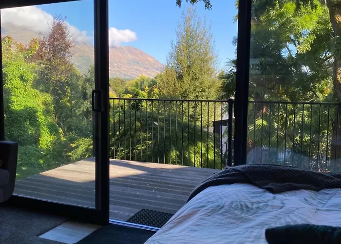 木屋 Oasis, Tiny Home, Mountain Views & Spring Water