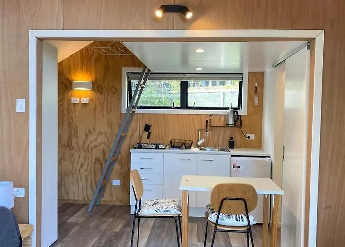 木屋 Oasis, Tiny Home, Mountain Views & Spring Water *